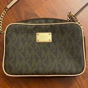 Everyday crossbody